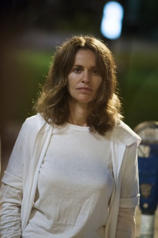 Amy Brennan er kun kledd i hvitt, i rollen som sektmedlemmet Laurie i The Leftovers