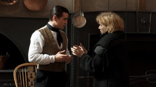 Colin Farrell får instruksjoner fra Liv Ullmann under innspillingen av Frøken Julie (Foto: Nordisk Film Distribusjon AS).