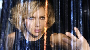 Scarlett Johansson blir sci-fi-vesen i Lucy (Foto: United International Pictures).
