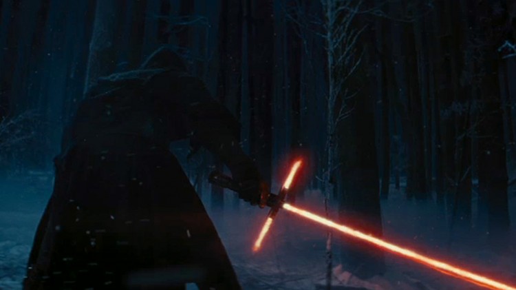 Kult lasersverd i teaseren til Star Wars: The Force Awakens (Foto: The Walt Disney Company).