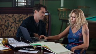 Hank (Robert Downey Jr.) og gamlekjæresten Samantha (Vera Farmiga) i The Judge (Foto: Warner Bros. Pictures/ SF Norge).