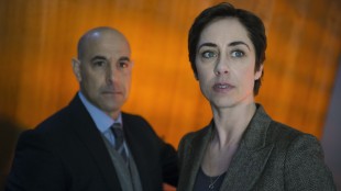 Stanley Tucci og ofie Gråbøl i «Fortitude». (Foto: NRK):