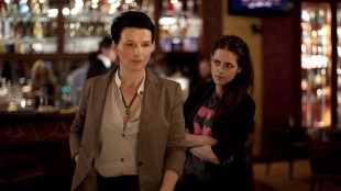 Det skildres et interessant forhold mellom Valentine (Kristen Stewart) og Maria (Juliette Binoche) i Sils Maria (Foto: AS Fidalgo).