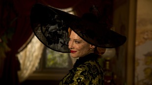 Cate Blanchett spiller den onde stemora i Eventyret om Askepott (Foto: © 2014 Disney Enterprises, Inc. All Rights Reserved).