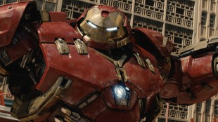 Tony Stark i sin Hulkbuster-rustning i Avengers: Age Of Ultron (Foto: ©Marvel).