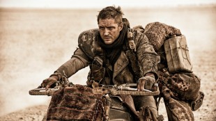 Tom Hardy spiller den legendariske filmfiguren Max Rockatansky i Mad Max: Fury Road (Foto: SF Norge AS).