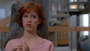 Molly Ringwald spilte i flere av John Hughes' filmer på 1980-tallet (Foto: Universal Sony Pictures).