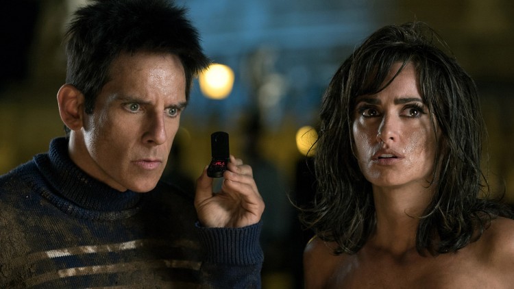 Derek Zoolander (Ben Stiller) bistår Interpol-agent Valentina (Penelope Cruz) i Zoolander 2 (Foto: United International Pictures).