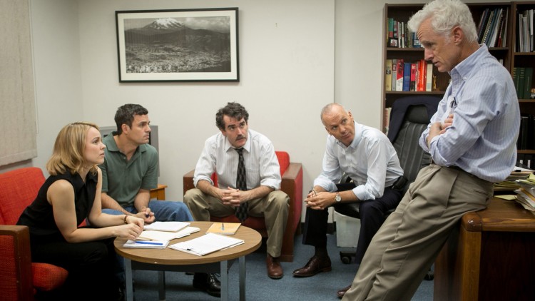 Sacha Pfeiffer (Rachel McAdams), Mike Rezendes (Mark Ruffalo), Matt Carroll (Brian d'Arcy James) Robby Robinson (Michael Keaton) og Ben Bradlee Jr. (John Slattery) i Spotlight (Foto: United International Pictures).