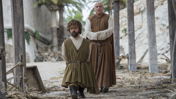 Tyrion og Varys i første episode i sesong seks av Game of Thrones. (Foto: HBO Nordic).