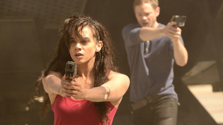 Hannah John-Kamen er tøff i rollen som Dutch i Killjoys. (Foto: HBO Nordic, Steve Wilkie/Syfy).