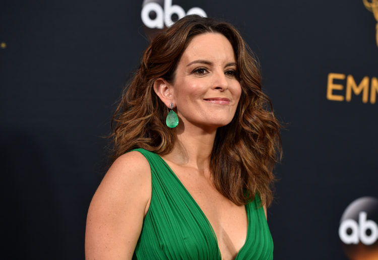 Tina Fey på den røde løperen. (Foto: Jordan Strauss/Invision/AP, NTB Scanpix).