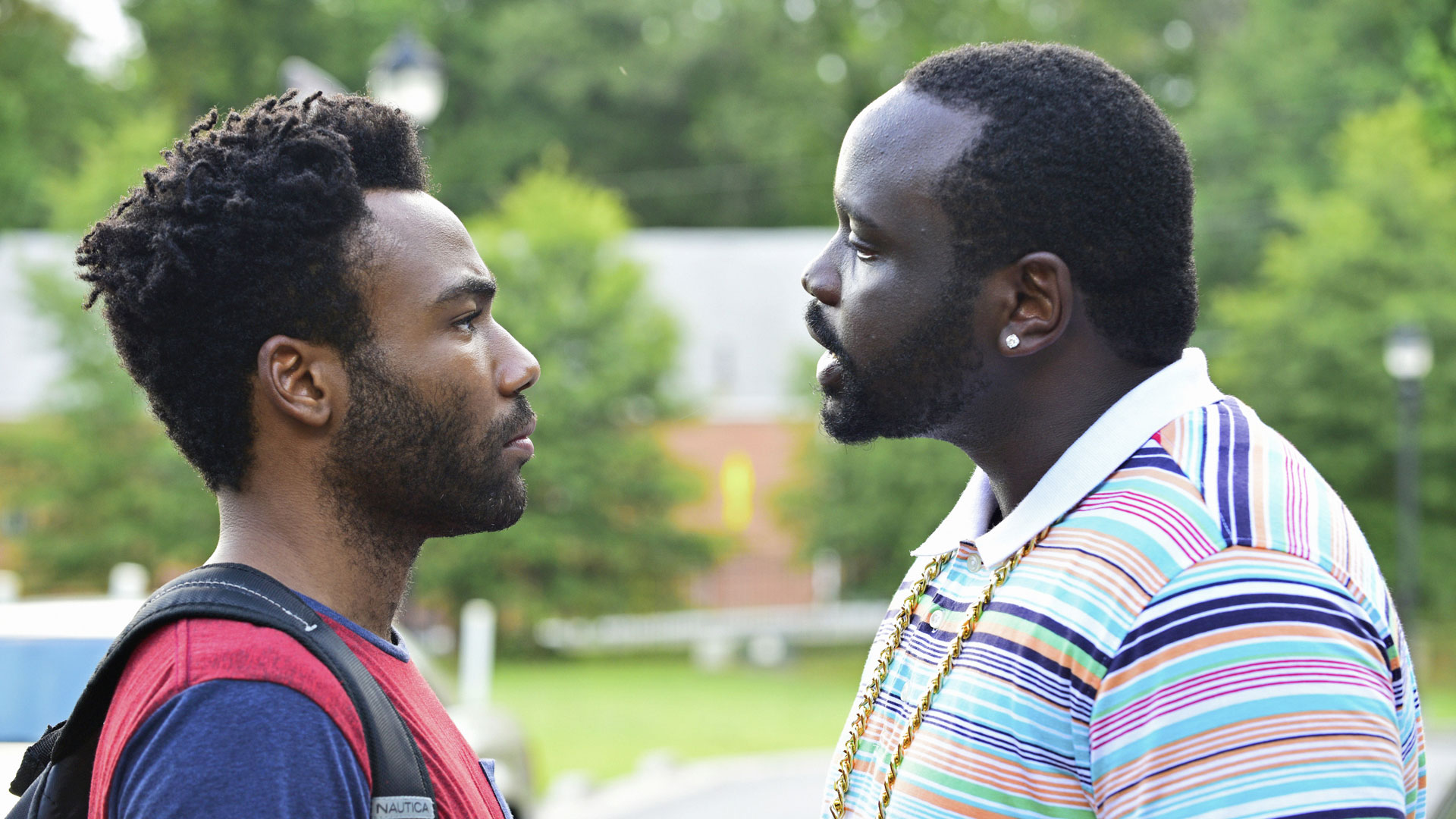 Earn (Donald Glover) må overbevise sin fetter Paper Boi (Brian Tyree Henry) om at han kan gjøre en jobb for rapkarrieren hans.(Foto: FOX, FX)