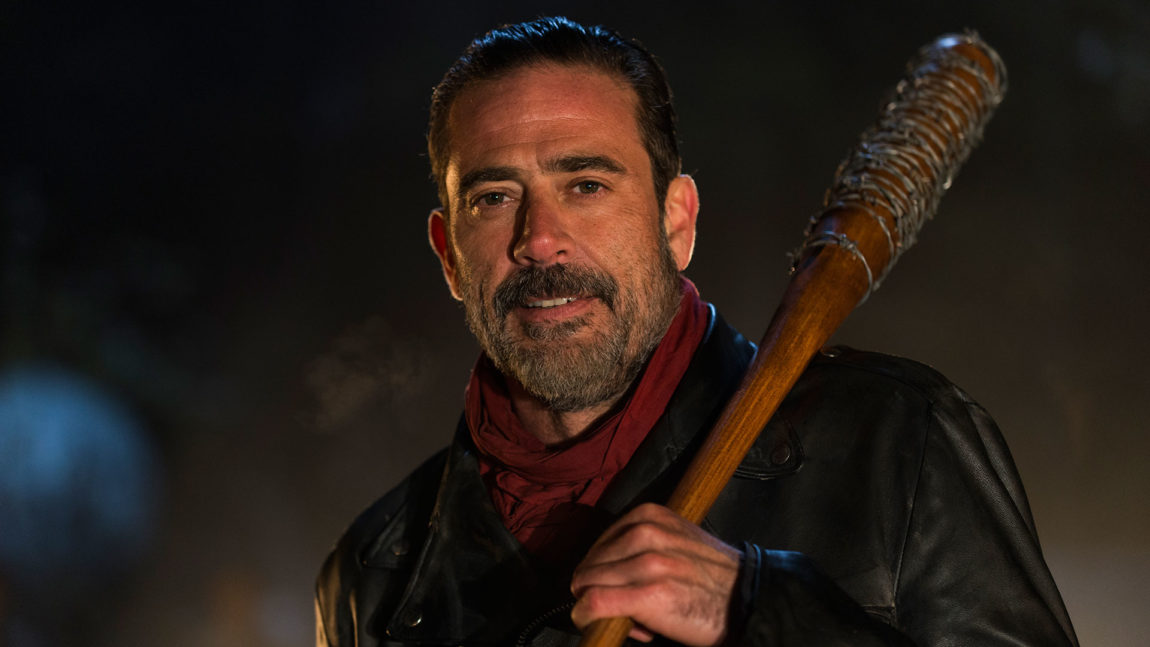 Jeffrey Dean Morgan er strålende i rollen som Negan i The Walking Dead, sesong 7. (Foto: FOX).