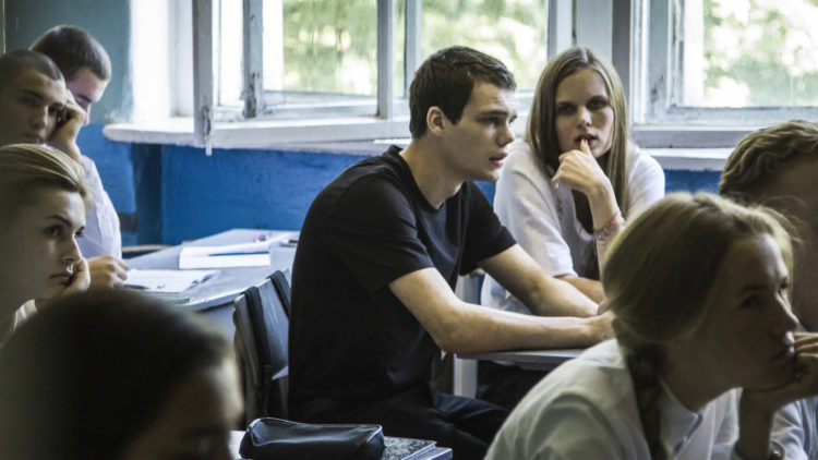 Veniamin (Pyotr Skvortsov) skaper kaos i skoleklassen i Disippelen. (Foto: AS Fidalgo)