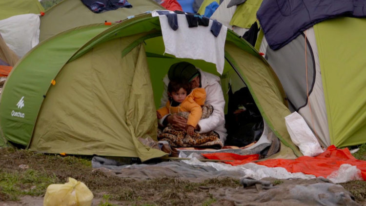 Den beryktede, og nå revne, leiren kalt "Jungelen" i Calais blir besøkt i "Sea Sorrow". (Foto: Festival de Cannes)