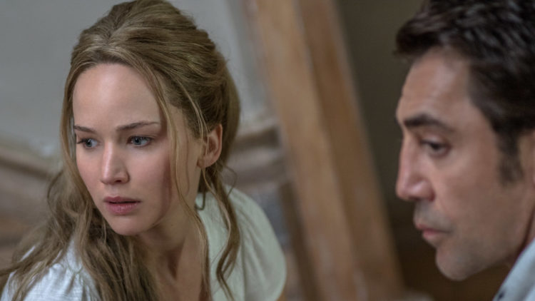 Jennifer Lawrence og Javier Bardem spiller et ektepar med en viss aldersforskjell i "Mother!" (Foto: United International Pictures)