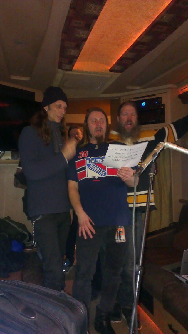 Enslaved2014del3Innspilling på bussen med vokal-Larsen vokal-Grutle og Vokal-Johan foto Ice Dale