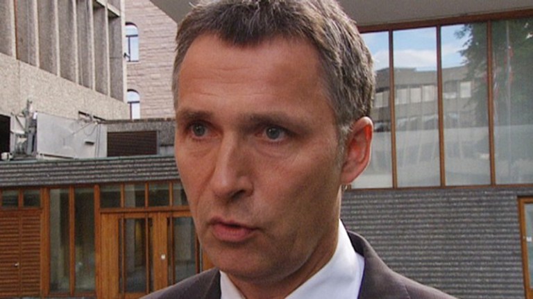 Jens utfordrer Erna – på Facebook