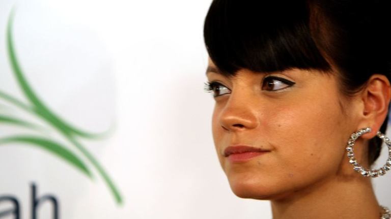 Lily Allen er blakk