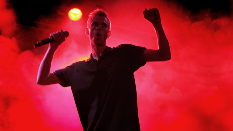 Lars Vaular gir bass
