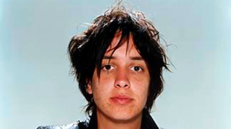 The Strokes-vokalist går solo