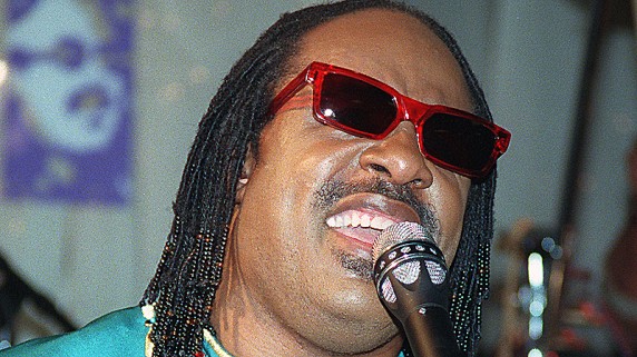 Stevie Wonder – mangler smak og klyper damer i rompa?