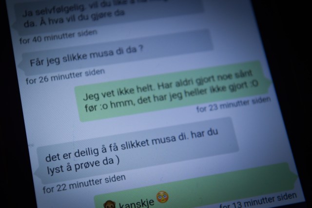 Småbarnsfaren Stig Kalsnes (24) bruker fritiden sin til å posere som en mindreårig jente på internett, «Lisa», for å lure og avsløre menn som vil avtale sexmøter. (Foto: Ola Solheim)