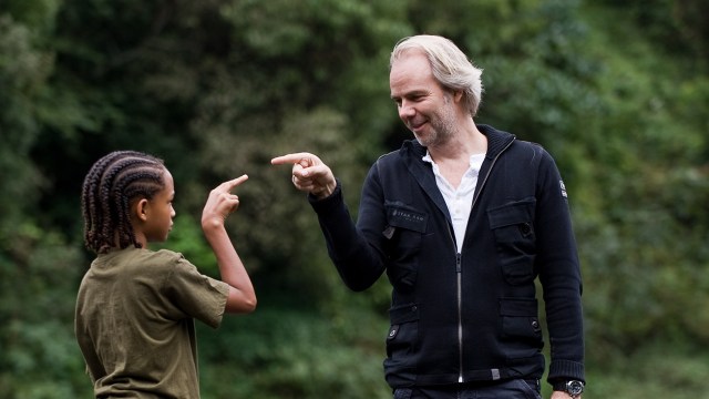 Jaden Smith og Harald Zwart under innspillingen av The Karate Kid. (Foto: Walt Disney Motion Picture Studios Norway)