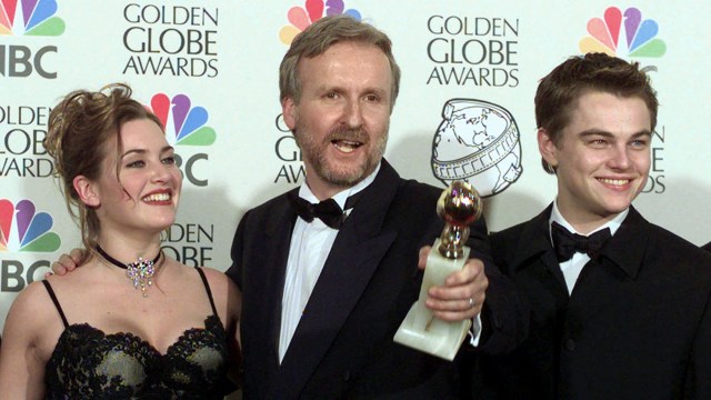 Se så glade! Kate Winslet, James Cameron og Leonardo DiCaprio - Titanic. (AP Photo/Mark J. Terrill)