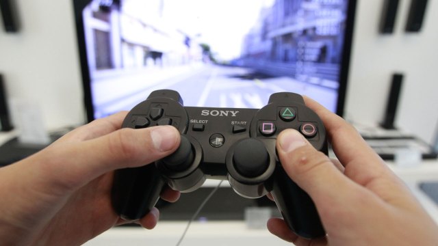 Sony kutter prisen på PlayStation 3. (Foto: REUTERS, Thomas Peter).