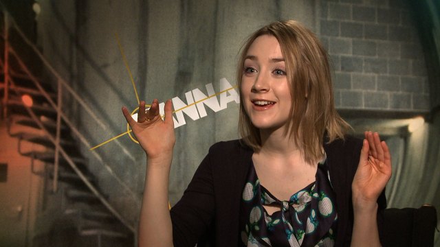 Saoirse Ronan fikk et gjennombrudd med hovedrollen i actionfilmen «Hanna». Dette bildet er hentet fra Filmbonanza sitt intervju med skuespilleren i forbindelse med lanseringen filmen i 2011, se lenke i artikkelen for video. (Foto: NRK)