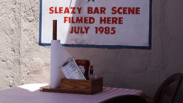 Vi stoppet for en skikkelig amerikansk frokost på denne sleazy baren, da vi var på vei til San Diego Convention Center. (Foto: NRK).