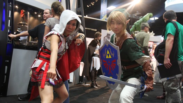 Cosplayere som figurer fra <em>Assassin's Creed</em> og <em>Zelda</em> på Comi-Con i San Diego i 2011. (Foto: NRK).