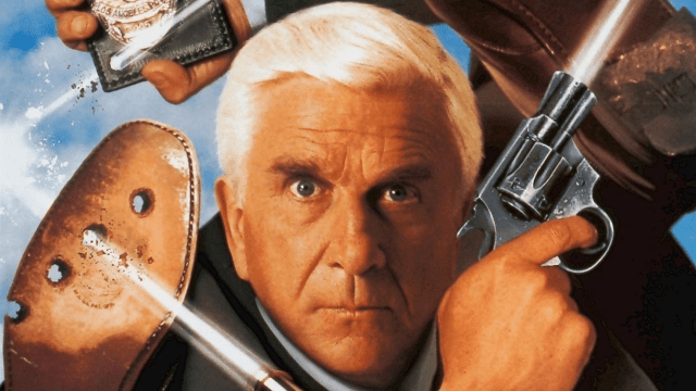 Leslie Nielsen i The Naked Gun 33⅓: The Final Insult. (Foto: Paramount Pictures).