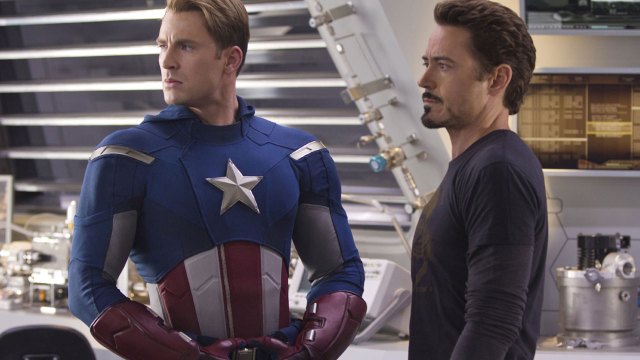 Chris Evans som Captain America og Robert Downey Jr. som Tony Stark i The Avengers. (Foto: The Walt Disney Company Nordic).