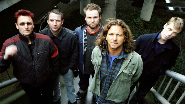 Pearl Jam, fra venstre: Mike McCready, Stone Gossard, Jeff Ament, Eddie Vedder og Matt Cameron. (Foto: Echo Bridge Entertainment)