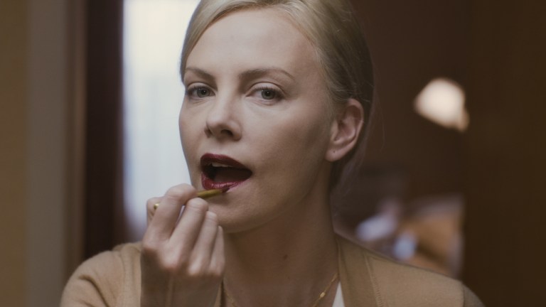 Charlize Theron viser sin beste og verste side