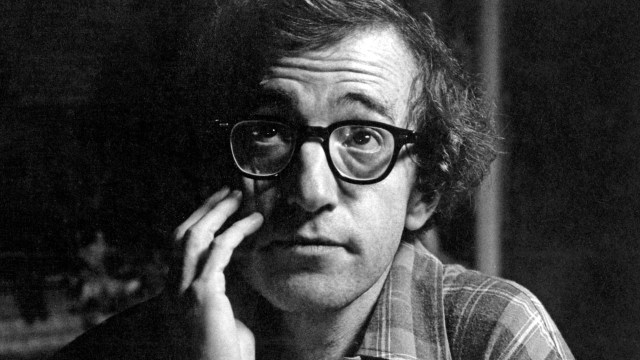 Filmikonet her i et pressebilde for filmen <em>Woody Allen: A Documentary</em>. (Foto: ©MGM/Brian Hamill)