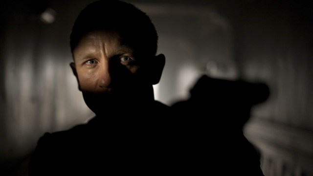 Daniel Craig, stakkar, er berre 44 år. Her frå den komande «Skyfall»-filmen (Foto: MGM/SF Norge).