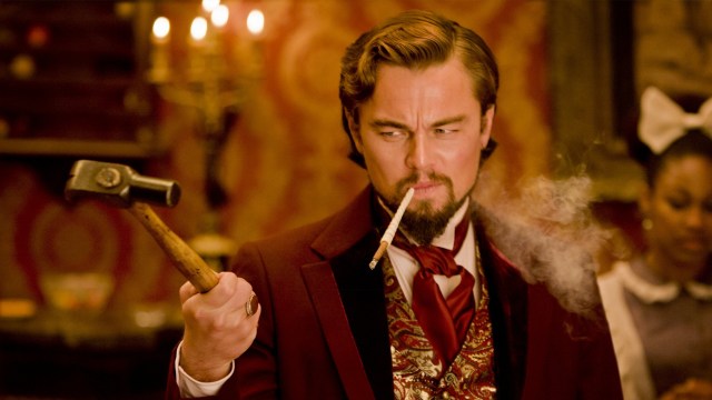 Den hammeren vert sikkert ikkje nytta til noko koseleg. Leonardo DiCaprio i Django Unchained. (Foto: The Walt Disney Company Nordic)
