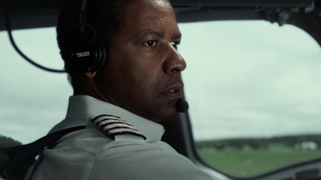 Denzel Washington spiller flykaptein med problemer i Flight (Foto: United International Pictures).