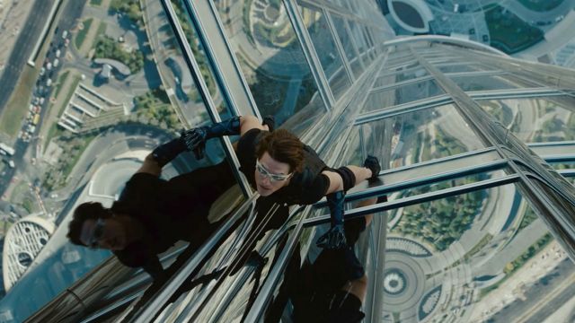 Tom Cruise på utsida av Burj Khalifa i Mission: Impossible - Ghost Protocol (Foto: United International Pictures Norway).