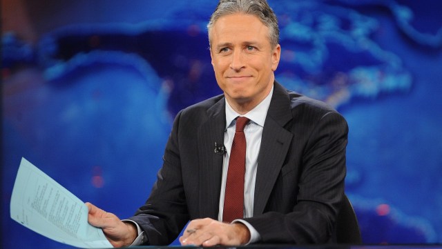 Jon Stewart i velkjend positur. (Foto: AP Photo/Brad Barket)