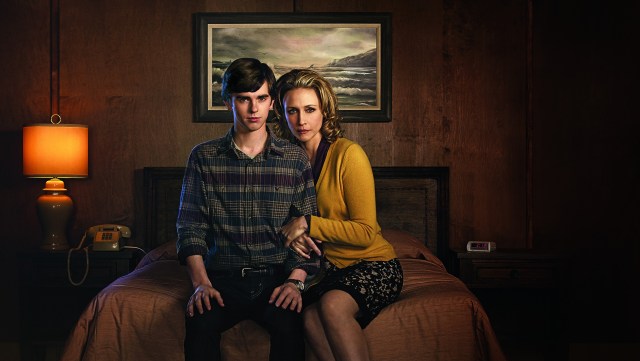 Forholdet mellom Norman og mora Norma Bates er – fint sagt – litt merkeleg. (Foto: NBC Universal)