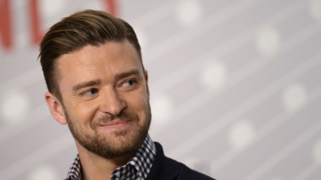 Justin Timberlake forteller om sine erfaringer på pressekonferanse i Cannes (Foto: AP PHOTO / ANNE-CHRISTINE POUJOULAT).