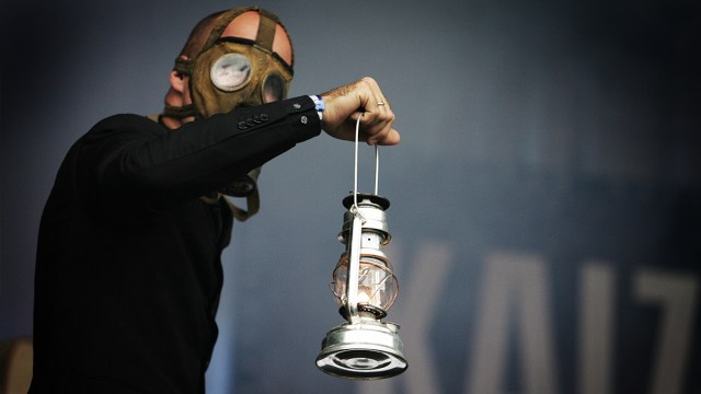 Helge Omen Kaizer på Kaizers Orchestra, Øyafestivalen 2008. (Foto: Kim Erlandsen, NRK P3)