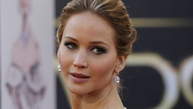 Jennifer Lawrence ankommer Academy Awards i Hollywool i februar (Foto: REUTERS/Lucas Jackson, NTB Scanpix).