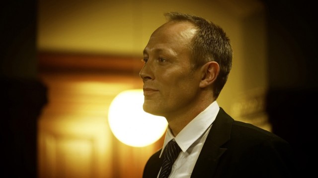 Lars Mikkelsen som Troels Hartmann i «Forbrydelsen». (Foto: Tine Harden/DR)