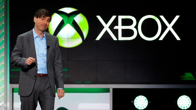 Tidligere Xbox-sjef Don Mattrick under Microsofts store E3-pressekonferanse hvor Xbox One-konsollen ble vist frem. (Foto: REUTERS/Mario Anzuoni)